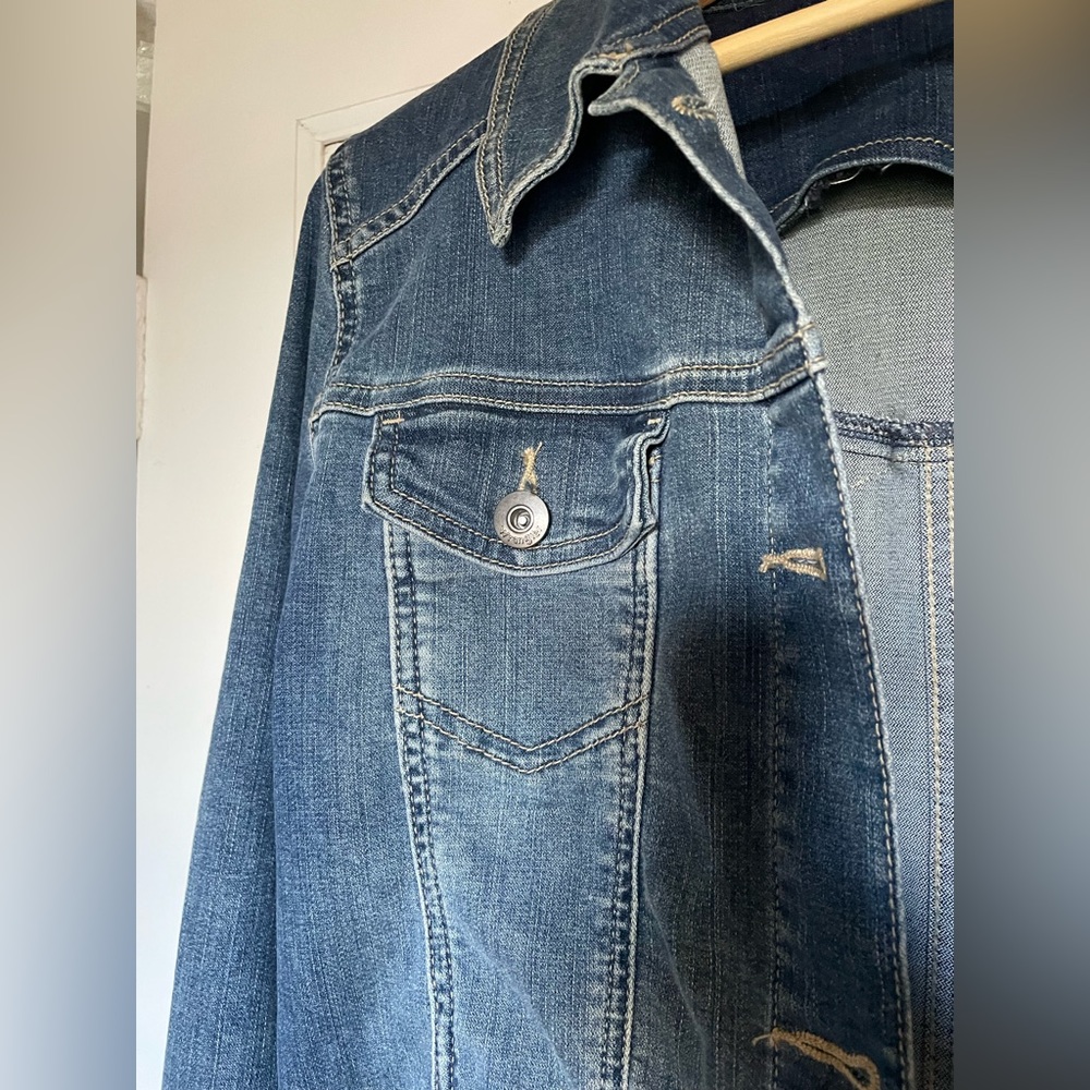 Wrangler Women’s stretch denim jacket, size Large - Picture 3 of 6
